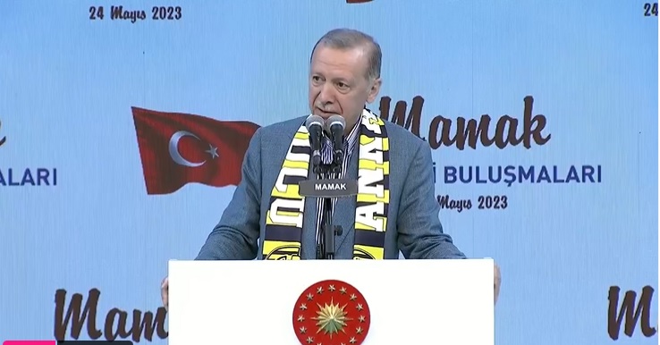 Erdoğan: 500 bin civarında mülteciyi Suriye'nin kuzeyindeki briket evlere göndermeye başladık