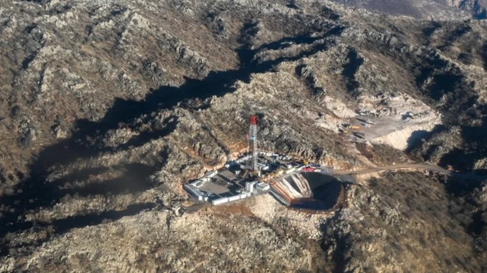 Gabar Dağı'ndaki petrol sahasında açılan artezyen kuyusundan petrol çıktı