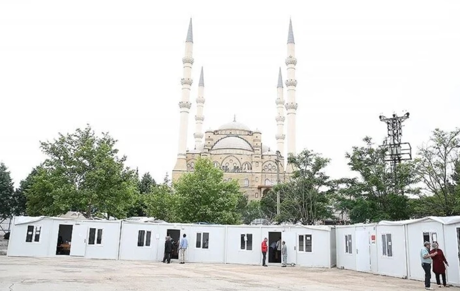 Deprem bölgesinde vatandaşlar sandık başına gitti