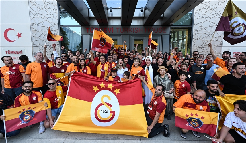 New York'ta Galatasaray taraftarları şampiyonluğu kutladı