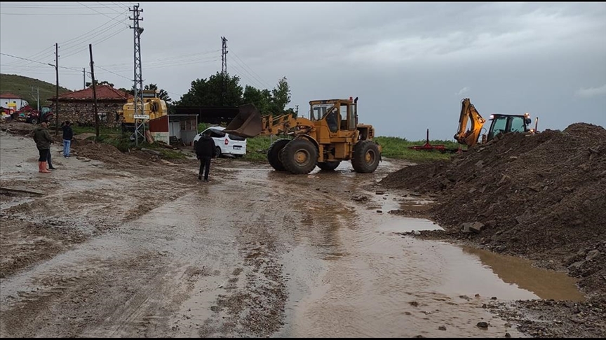 Konya'nın 3 ilçesinde sel meydana geldi