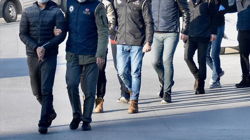 İzmir merkezli FETÖ operasyonunda 19 şüpheli gözaltına alındı