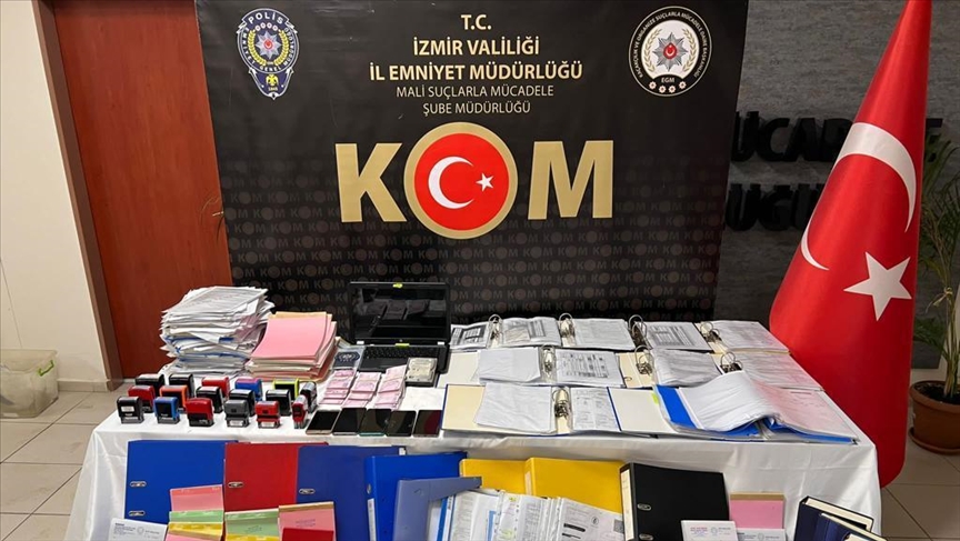 İzmir'deki operasyonda yaklaşık 1 milyar liralık naylon fatura ele geçirildi!