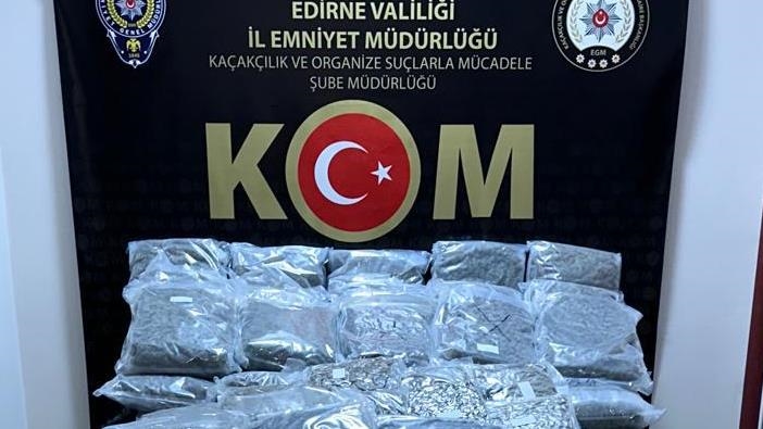 Kapıkule Sınır Kapısı'nda bir tırda 83,5 kilogram skunk ele geçirildi!