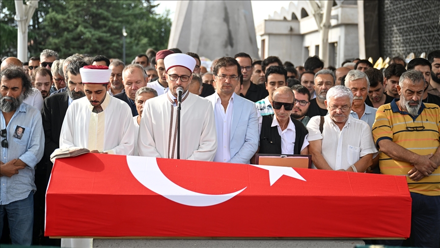 Sanatçı Yılmaz Gruda son yolculuğuna uğurlandı