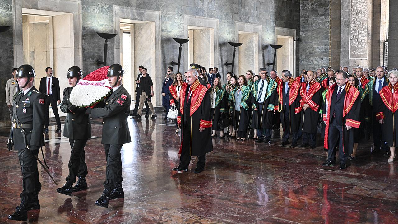 Yargıtay üyeleri Anıtkabir'i ziyaret etti