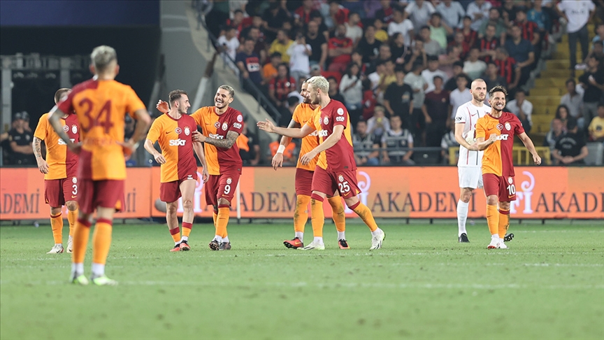 Galatasaray tarihindeki yabancı futbolcu sayısı 198'e çıktı!