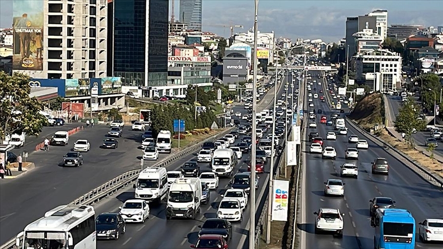 İstanbul'da okulların açılmasının da etkisiyle trafik yoğunluğu yüzde 62'lere çıktı
