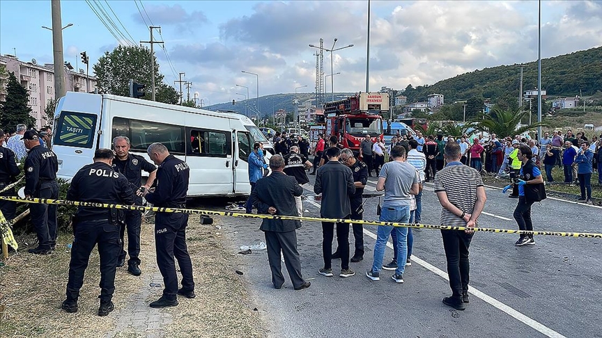 Samsun'da kamyon ile öğrenci servisinin çarpıştığı kazada 1 kişi öldü, 6 kişi yaralandı