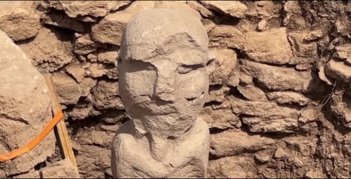 Göbeklitepe ve Karahantepe'de yeni heykeller bulundu