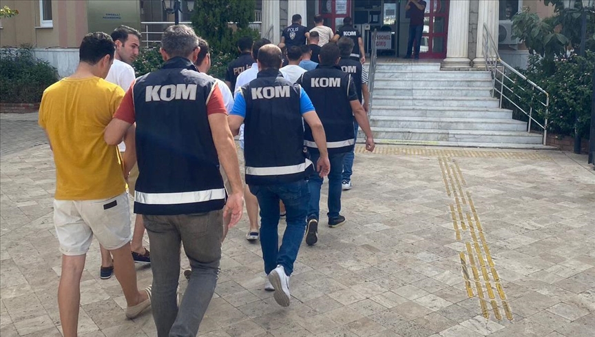 Aydın'da FETÖ üyesi 8 kişi yurt dışına çıkmaya çalışırken yakalandı