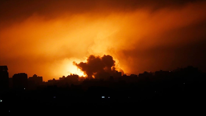 İsrail ordusu, Gazze'ye gece boyunca 100 saldırı düzenledi