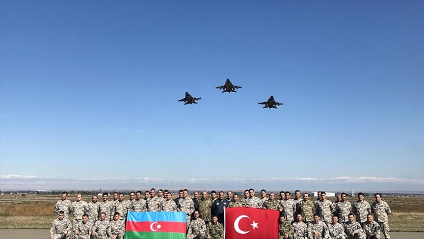 Türk F-16'ları Azerbaycan'da..