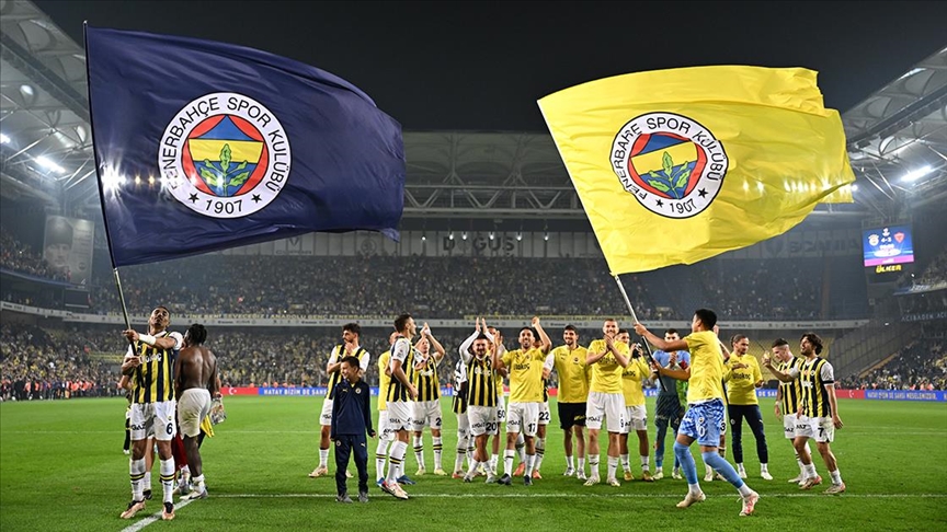 Fenerbahçe rekor kırarak liderliğini sürdürdü