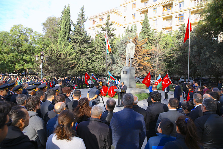 Büyük Önder Atatürk dünyada törenlerle anılıyor