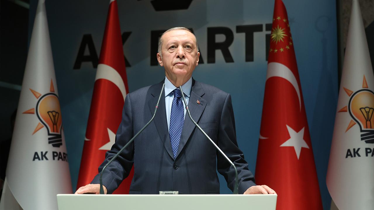 Erdoğan: Gayemiz hizmetsizlik girdabında boğulan şehirlerimizi gerçek belediyecilikle tekrar buluşturmak