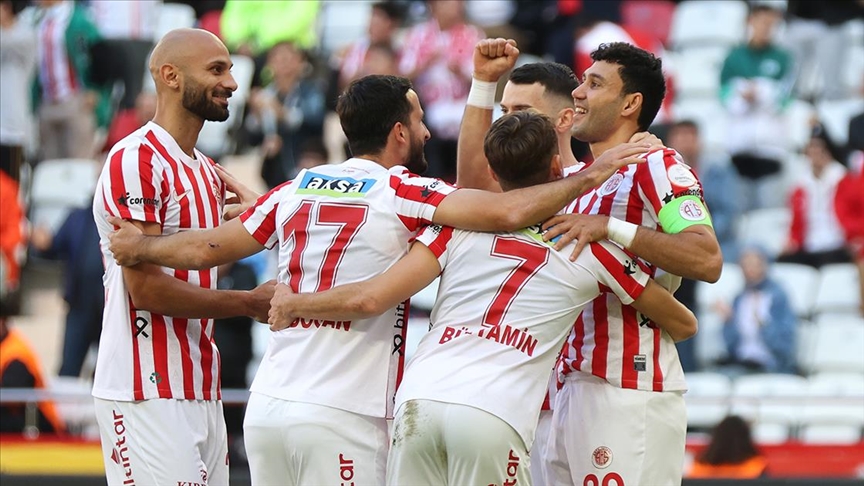 Antalyaspor evinde Fatih Karagümrük'ü mağlup etti