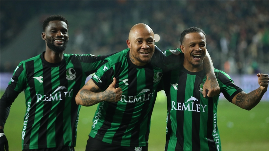 Sakaryaspor, geçen sezonu "geride" bıraktı..