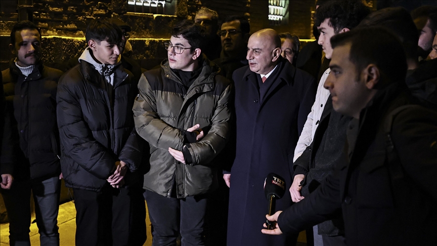 Ankara Büyükşehir Belediye Başkan adayı Altınok, sabah namazını Hacı Bayram Veli Camisi'nde kıldı