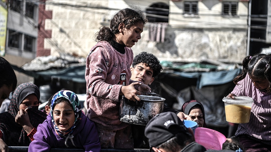 İsrail'in yoğun saldırıları nedeniyle yerinden edilenlerin yığıldığı Refah'ta "gıda krizi"
