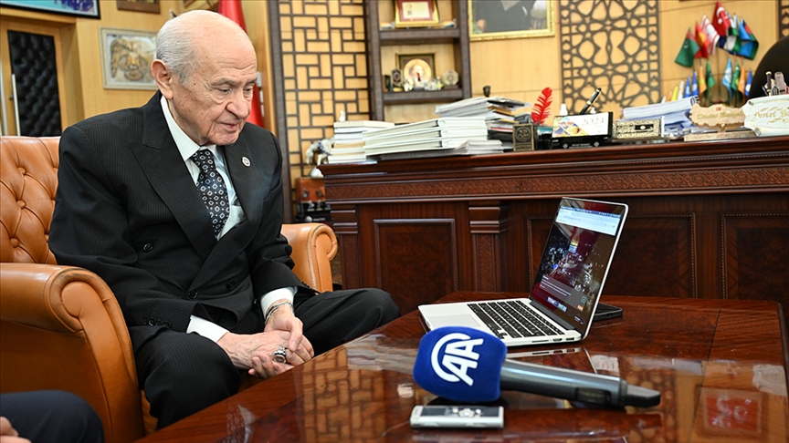 Bahçeli, AA'nın "Yılın Kareleri" oylamasına katıldı