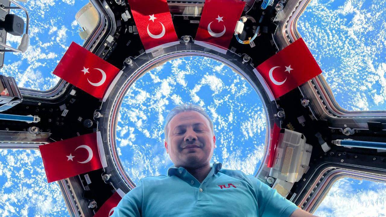 İlk Türk astronot Alper Gezeravcı'nın dönüş yolculuğu başladı