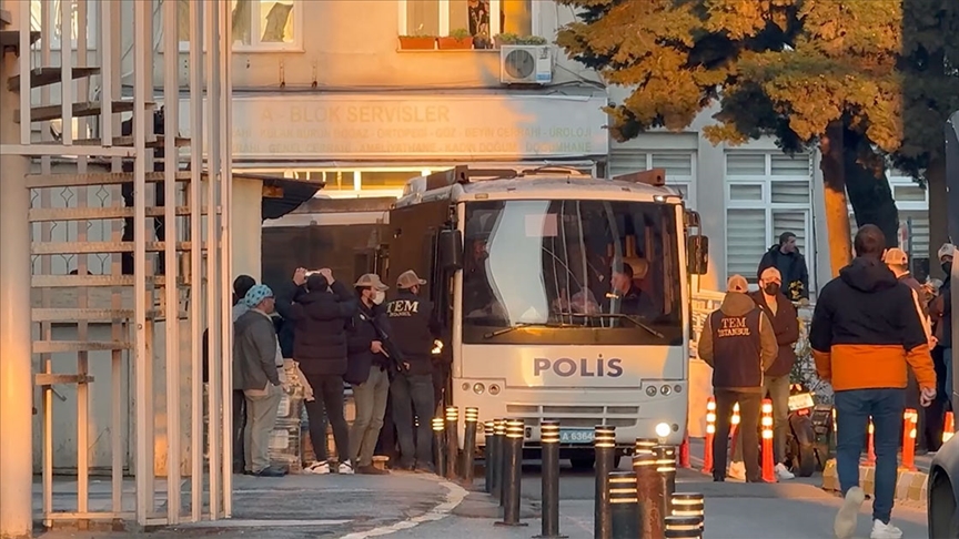 İstanbul Adliyesi'ndeki terör saldırısı soruşturmasında yakalanan 96 zanlı adliyeye sevk edildi