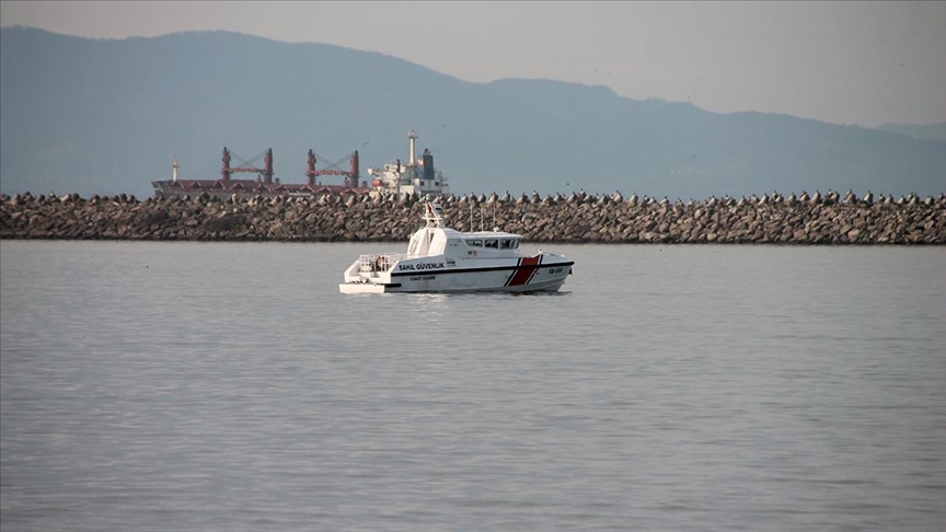 Zonguldak'ta batan geminin kayıp 7 personeli aranıyor