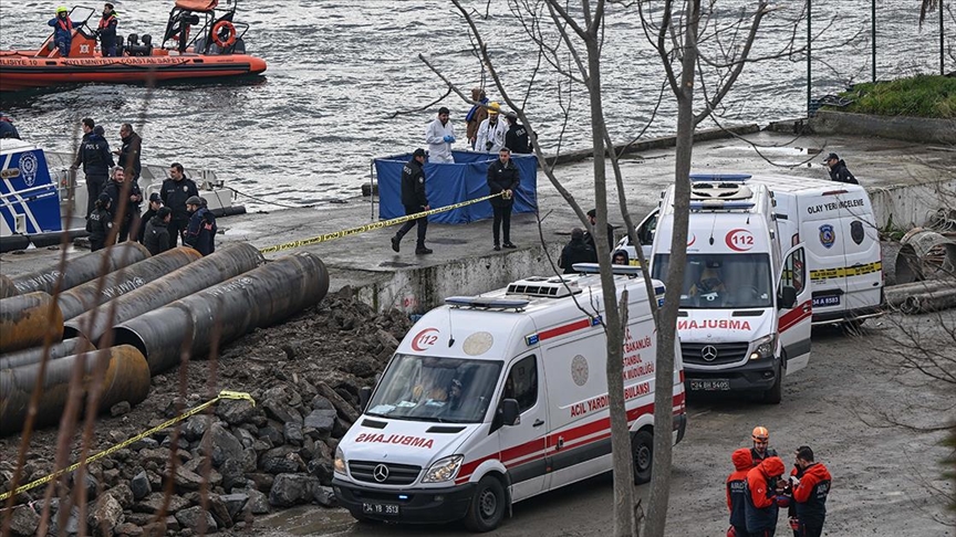 Beşiktaş'ta inşaat çalışmasında denize düşen iki kişiden biri öldü