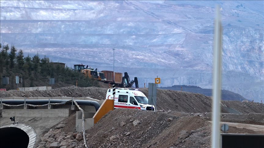 Erzincan'da toprak kayması sonucu işçilerin göçük altında kalmasına ilişkin 4 kişi gözaltına alındı