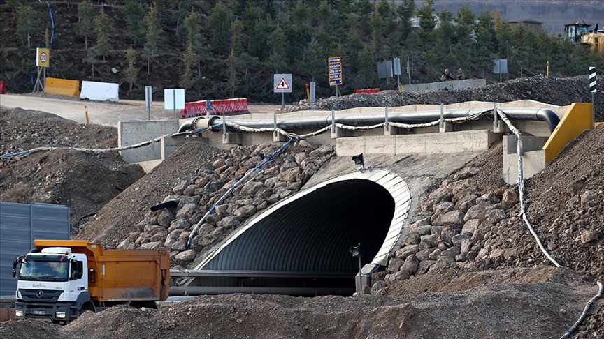 Erzincan'da kayıp işçileri arama çalışmalarında bazı noktalarda metal yoğunluğu tespit edildi