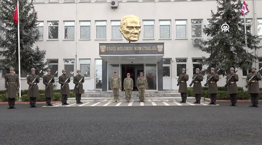 Orgeneral Bayraktaroğlu, 5 Kolordu ve 41'inci Komando Tugay Komutanlıklarında incelemelerde bulundu
