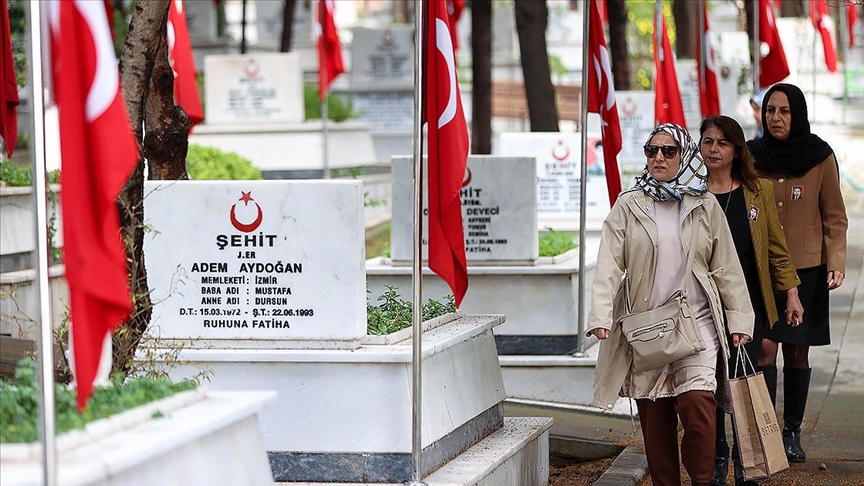 Şehit eşi kadınlar, çocukları için dimdik ayakta duruyor