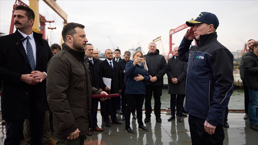 Zelenskiy, İstanbul'da Ukrayna donanması korvetlerinin inşa edildiği tersaneyi ziyaret etti