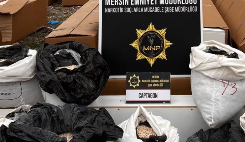 Mersin'de bir tırda 557 bin 441 adet Uyuşturucu Hap ele geçirildi