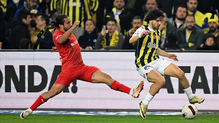 Fenerbahçe pes etmedi: Zirve yarışını sürdürdü
