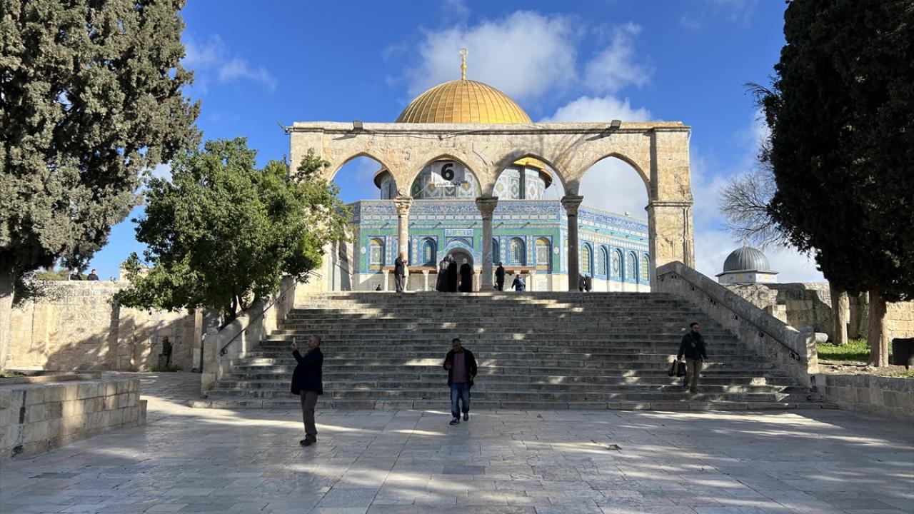 İsrail'in Kudüs ve Mescid-i Aksa'daki kısıtlamaları devam ediyor