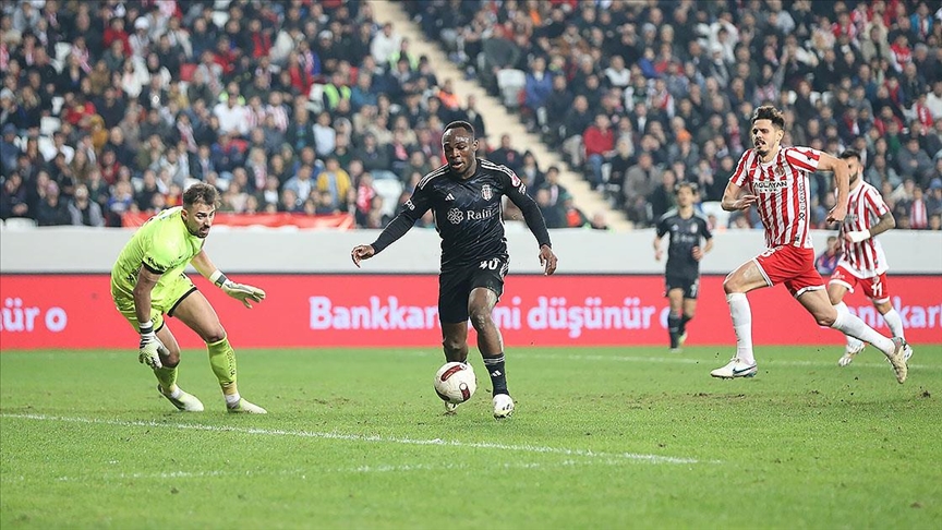 Beşiktaş, Süper Lig'de yarın Antalyaspor'u konuk edecek