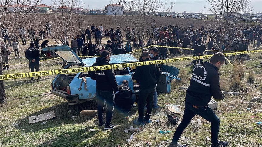 Konya'da otomobil otobüs durağında bekleyenlere çarptı, 4 kişi hayatını kaybetti