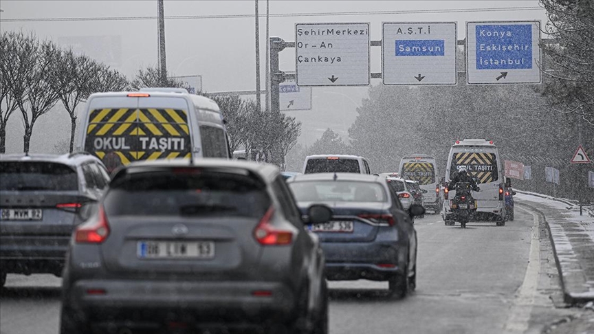 Ankara'nın bazı kesimlerinde kar yağışı etkili oldu