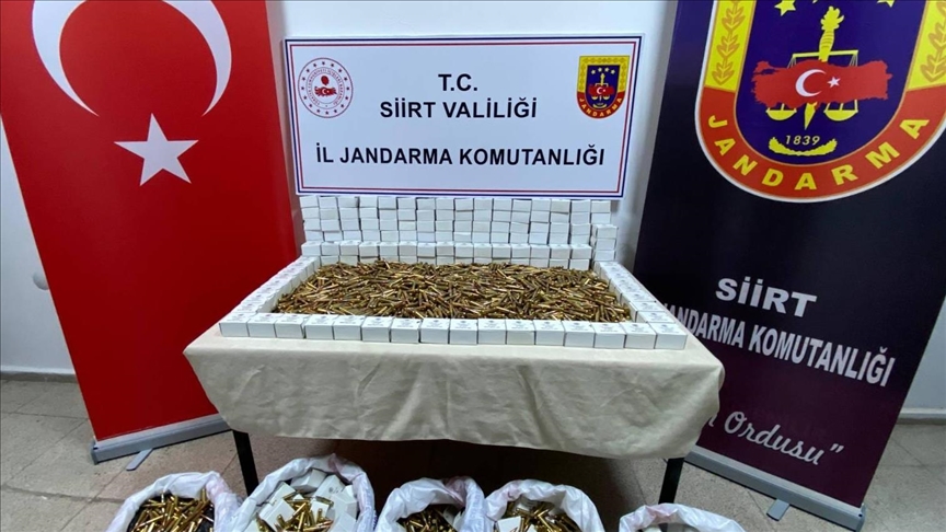 Siirt'te bir otomobilde 15 bin 610 mermi ele geçirildi!