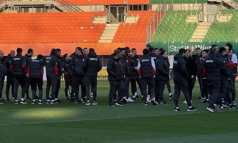 A Milli Futbol Takımı, Ernst Happel Stadı'nda yürüyüş yaptı