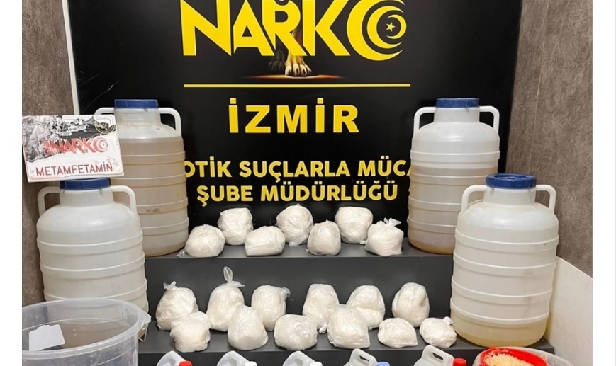 İzmir'de 112 kilogram sentetik uyarıcı ele geçirildi