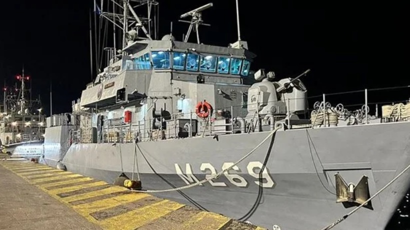 Türk mayın avlama gemileri TCG Anamur ve TCG Amasra Yunanistan'ın Pire Limanı'nda