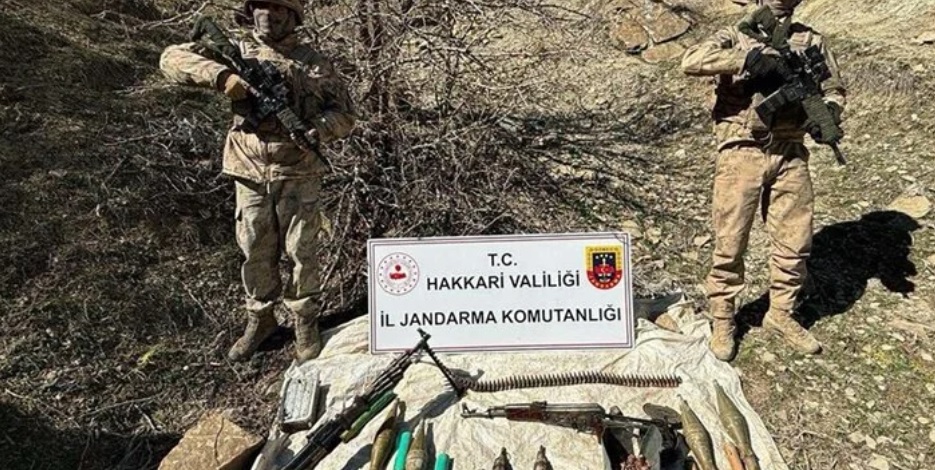 Hakkari'de terör operasyonunda silah ve mühimmat ele geçirildi