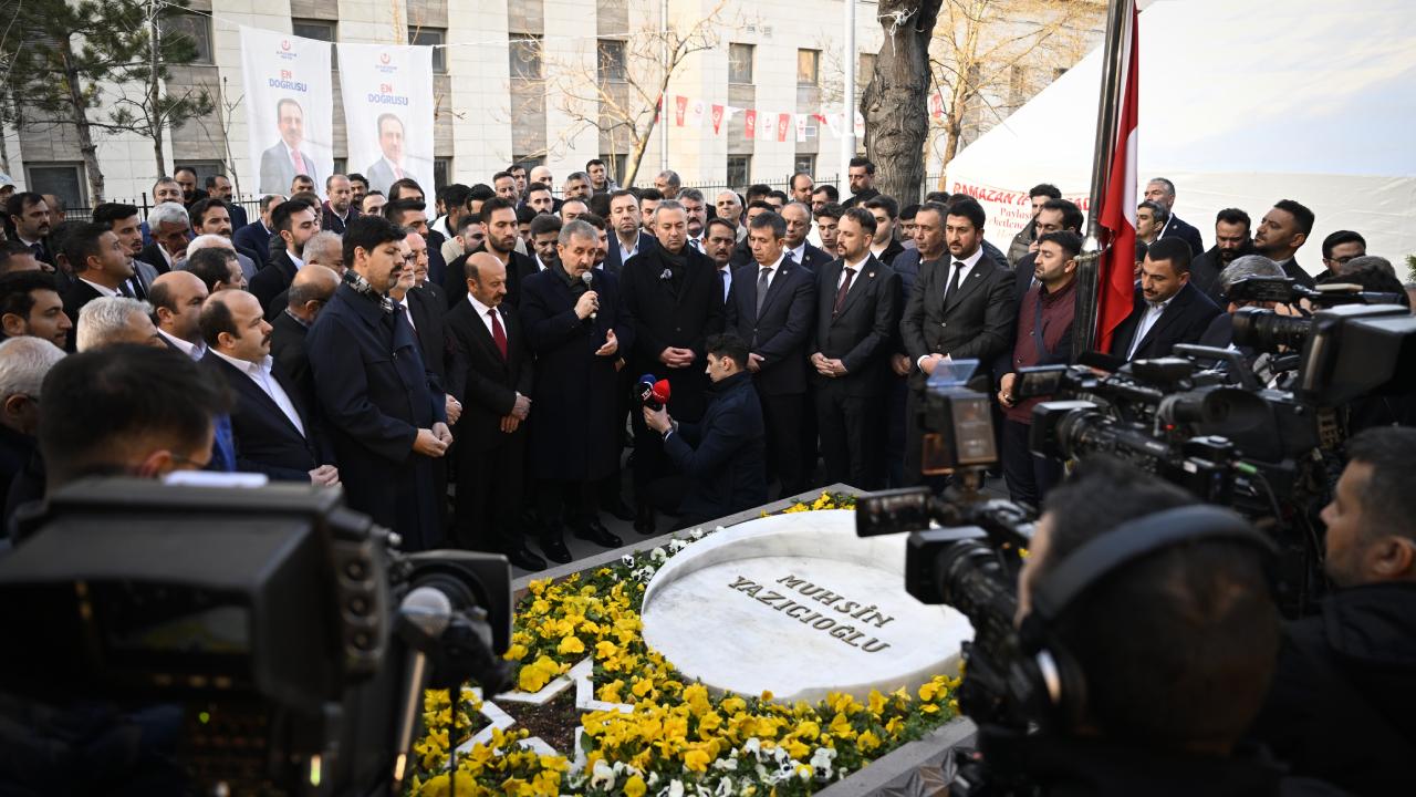 Destici, Yazıcıoğlu'nun kabrini ziyaret etti