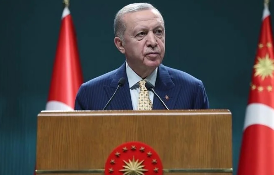 Erdoğan, Gayrettepe'deki yangınla ilgili Bakan Yerlikaya'dan bilgi aldı