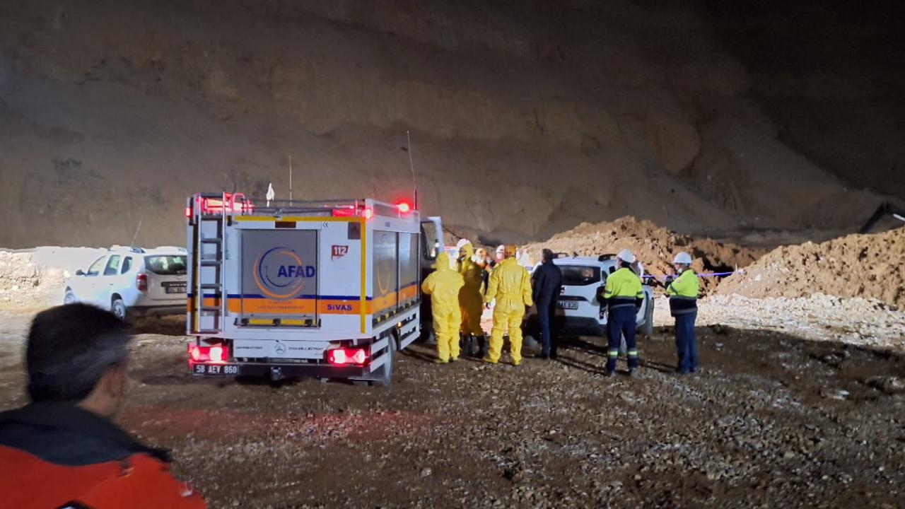 FLAŞ / İliç'teki maden sahasında toprak altında kalan bir işçinin cansız bedenine ulaşıldı