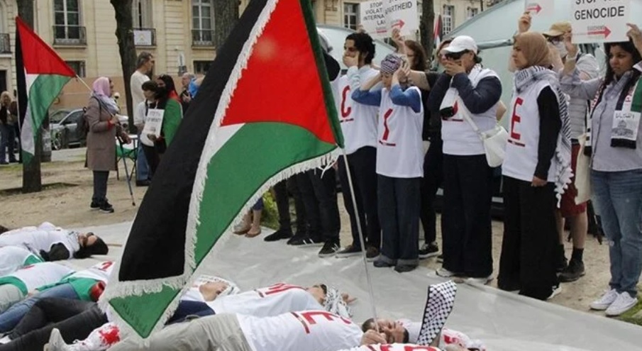 Fransa Dışişleri Bakanlığı yakınında göstericiler Gazze için açlık grevi başlattı