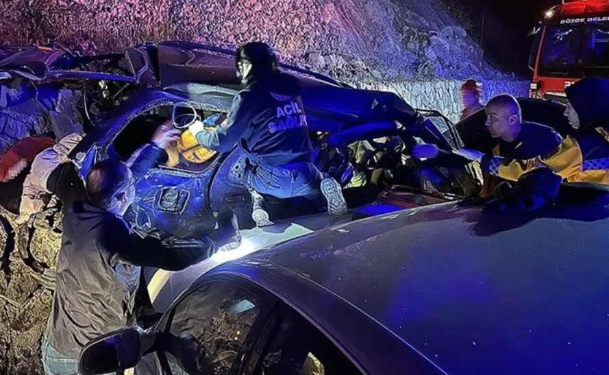 Düzce'de zincirleme trafik kazasında 1 kişi öldü, 3 kişi yaralandı